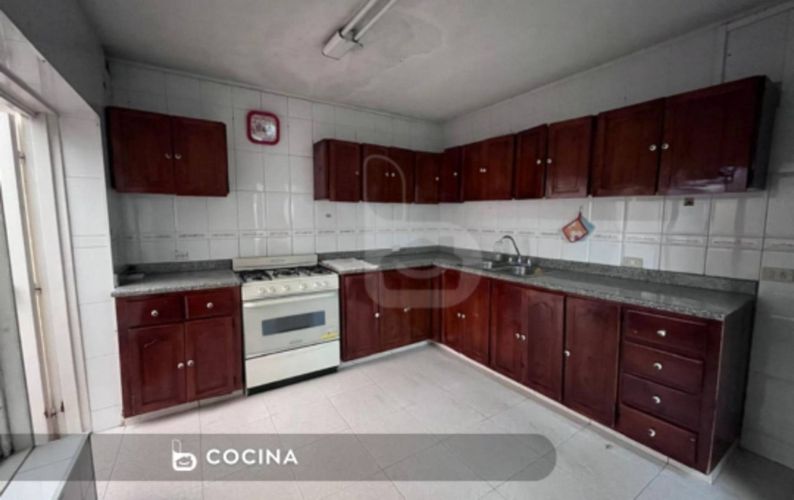 Casa de 6 alcobas en arriendo en Navarra, Bogotá, 252 m² · foto 2 de 20
