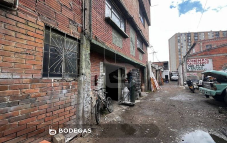 Casa en venta en Ub. Cordoba Niza, Bogotá, 640 m² · foto 2 de 4