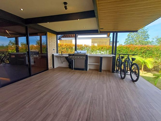 Casa de 4 alcobas en venta en Guayabito, Rionegro, 300 m² · foto 2 de 24