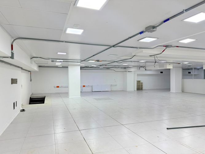 Local en venta en Cristo Rey, Medellín, 460 m² · foto 2 de 19
