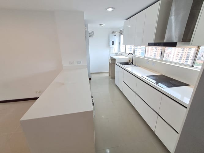 Apartamento de 3 alcobas en arriendo en Los Balsos, Medellín, 116 m² · foto 2 de 21