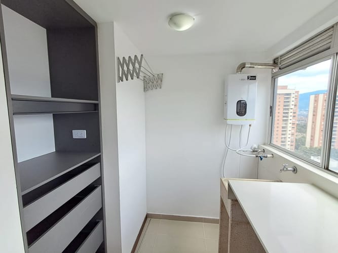Apartamento de 3 alcobas en arriendo en Los Balsos, Medellín, 116 m² · foto 4 de 21