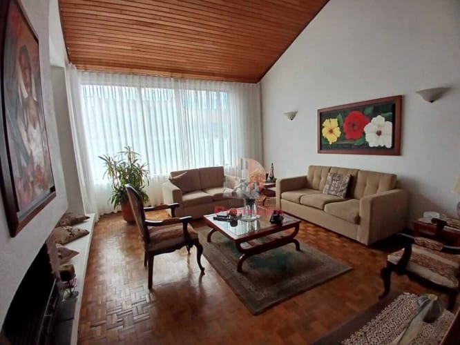 Casa de 3 alcobas en venta en Las Villas, Bogotá, 261 m² · foto 2 de 17