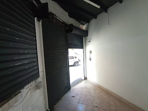 Local en arriendo en El Chagualo, Medellín, 18 m² · foto 3 de 6