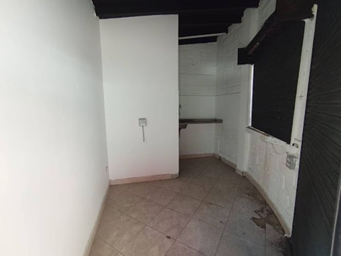 Local en arriendo en El Chagualo, Medellín, 18 m² · foto 4 de 6