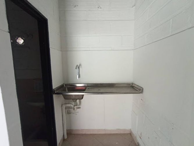 Local en arriendo en El Chagualo, Medellín, 18 m² · foto 5 de 6