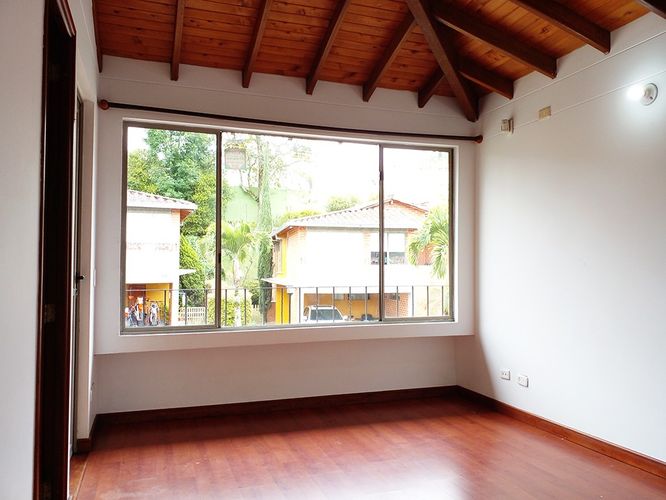 Casa de 3 alcobas en arriendo en Los Naranjos, Envigado, 460 m² · foto 12 de 20