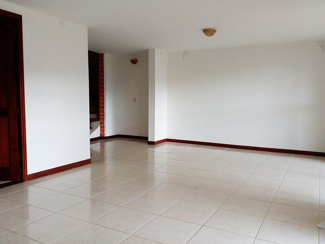 Casa de 3 alcobas en arriendo en Los Naranjos, Envigado, 460 m² · foto 6 de 20