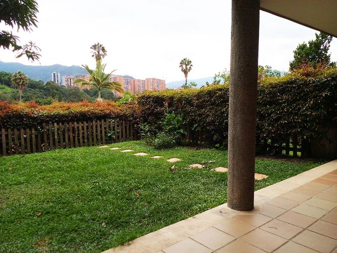Casa de 3 alcobas en arriendo en Los Naranjos, Envigado, 460 m² · foto 20 de 20