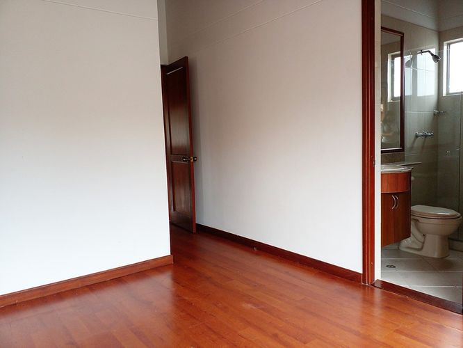 Casa de 3 alcobas en arriendo en Los Naranjos, Envigado, 460 m² · foto 7 de 20