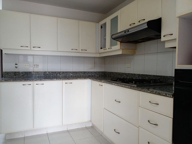 Casa de 3 alcobas en arriendo en Los Naranjos, Envigado, 460 m² · foto 8 de 20