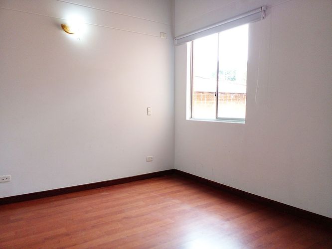 Casa de 3 alcobas en arriendo en Los Naranjos, Envigado, 460 m² · foto 10 de 20
