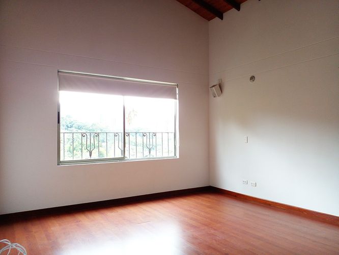 Casa de 3 alcobas en arriendo en Los Naranjos, Envigado, 460 m² · foto 11 de 20