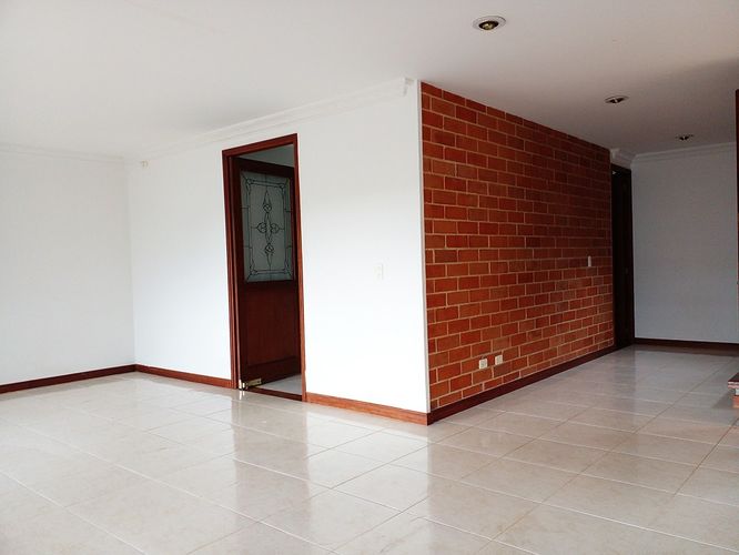 Casa de 3 alcobas en arriendo en Los Naranjos, Envigado, 460 m² · foto 13 de 20
