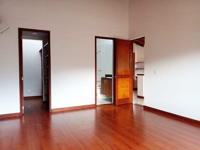 Casa de 3 alcobas en arriendo en Los Naranjos, Envigado, 460 m² · foto 15 de 20