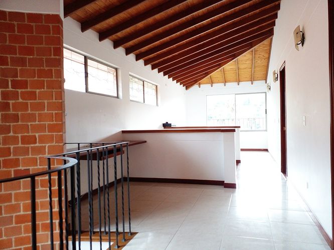 Casa de 3 alcobas en arriendo en Los Naranjos, Envigado, 460 m² · foto 14 de 20