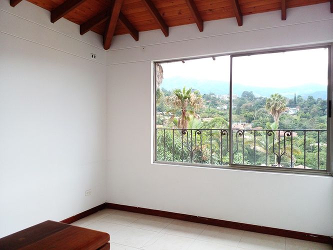Casa de 3 alcobas en arriendo en Los Naranjos, Envigado, 460 m² · foto 16 de 20