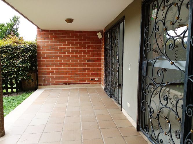 Casa de 3 alcobas en arriendo en Los Naranjos, Envigado, 460 m² · foto 18 de 20
