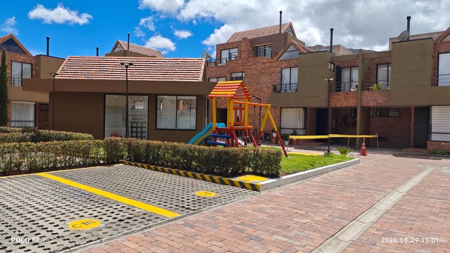 Casa de 3 alcobas en venta en Cota, 122 m² · foto 2 de 15