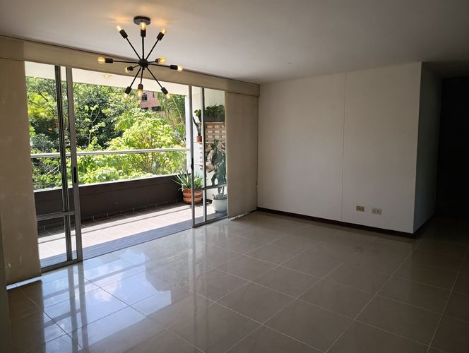 Apartamento de 3 alcobas en arriendo en Los Balsos, Medellín, 135 m² · foto 2 de 24