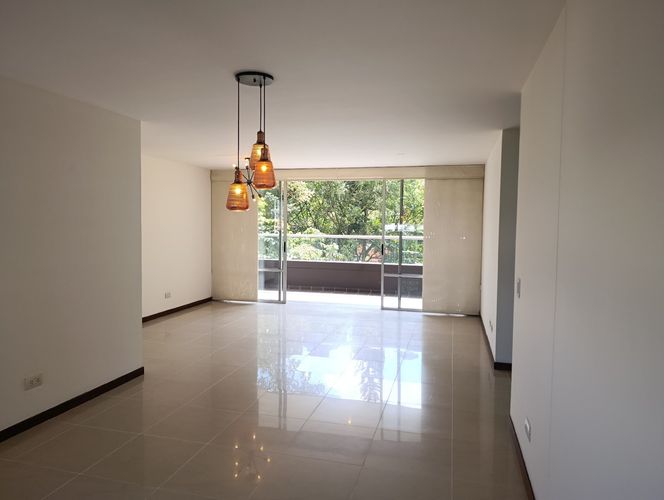 Apartamento de 3 alcobas en arriendo en Los Balsos, Medellín, 135 m² · foto 3 de 24