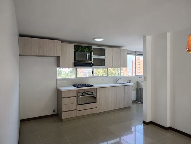 Apartamento de 3 alcobas en arriendo en Los Balsos, Medellín, 135 m² · foto 10 de 24