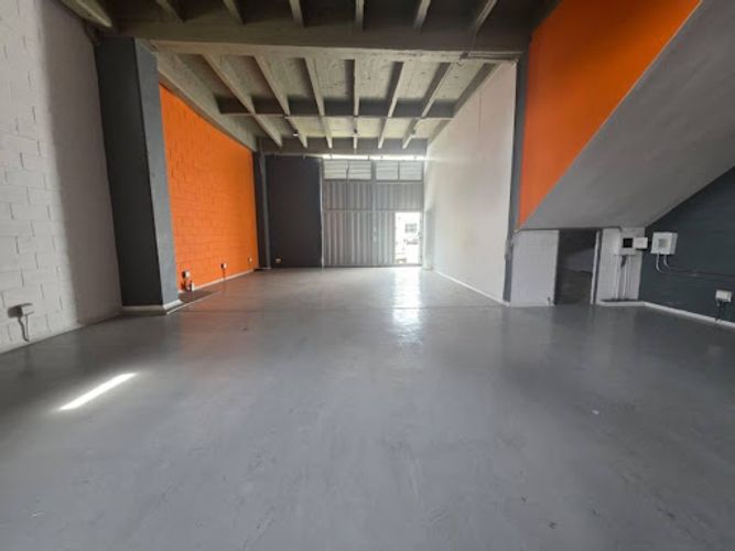 Bodega en arriendo en Boston, Medellín, 200 m² · foto 2 de 5