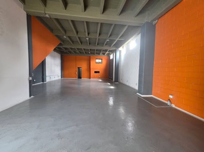 Bodega en arriendo en Boston, Medellín, 200 m² · foto 4 de 5