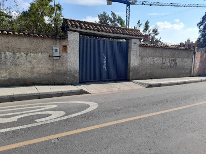 Casa de 3 alcobas en venta en Engativa Centro, Bogotá, 196 m² · foto 2 de 2