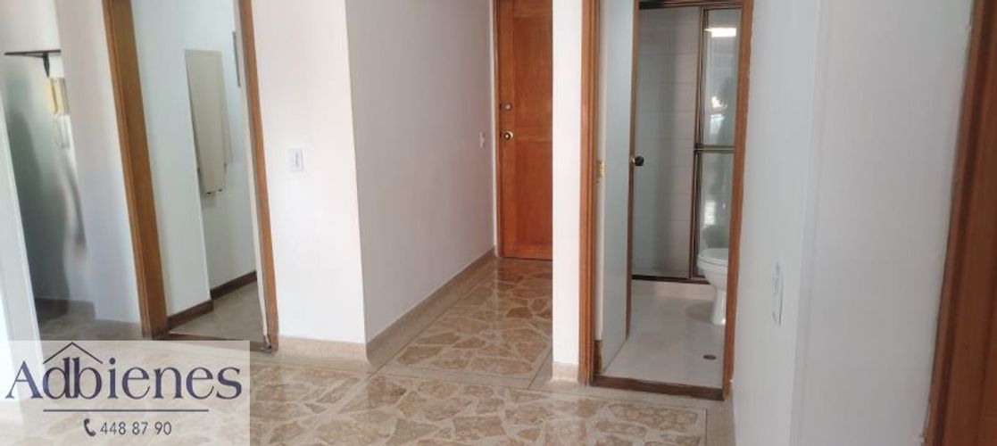 Apartamento de 2 alcobas en arriendo en Laureles, Medellín, 52 m² · foto 2 de 14