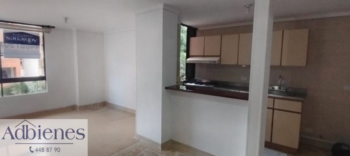 Apartamento de 2 alcobas en arriendo en Laureles, Medellín, 52 m² · foto 3 de 14