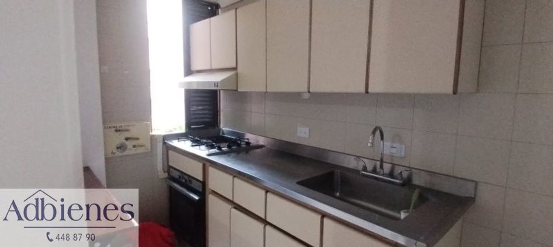 Apartamento de 2 alcobas en arriendo en Laureles, Medellín, 52 m² · foto 4 de 14