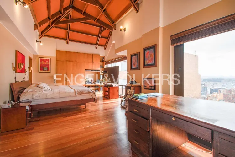 Apartamento de 3 alcobas en venta en Los Rosales, Bogotá, 250 m² · foto 11 de 18