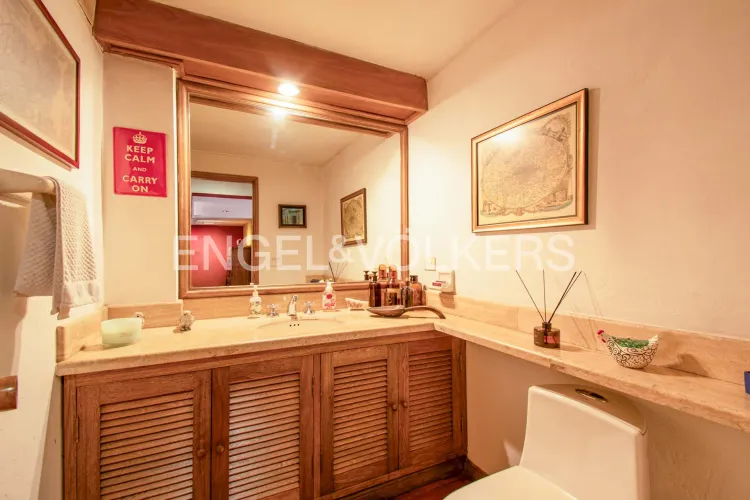 Apartamento de 3 alcobas en venta en Los Rosales, Bogotá, 250 m² · foto 9 de 18