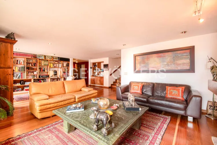 Apartamento de 3 alcobas en venta en Los Rosales, Bogotá, 250 m² · foto 4 de 18