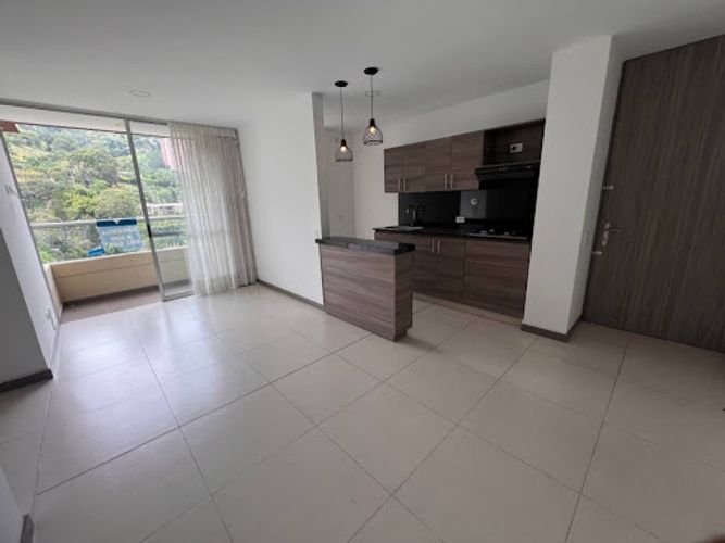 Apartamento de 2 alcobas en arriendo en Vereda Maria Auxiliadora, Sabaneta, 60 m² · foto 2 de 17