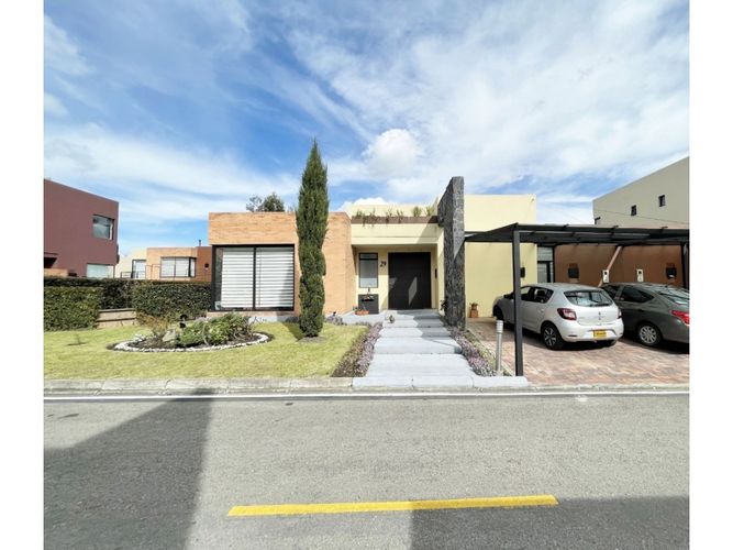 Casa de 3 alcobas en venta en Rozo, Cota, 268 m² · foto 2 de 24