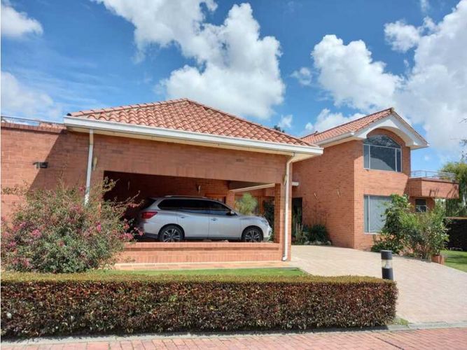 Casa de 5 alcobas en venta en Pueblo Viejo, Cota, 583 m² · foto 2 de 24