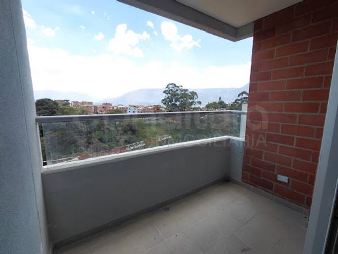 Apartamento de 2 alcobas en venta en Cristo Rey, Itagüí, 57 m² · foto 7 de 17