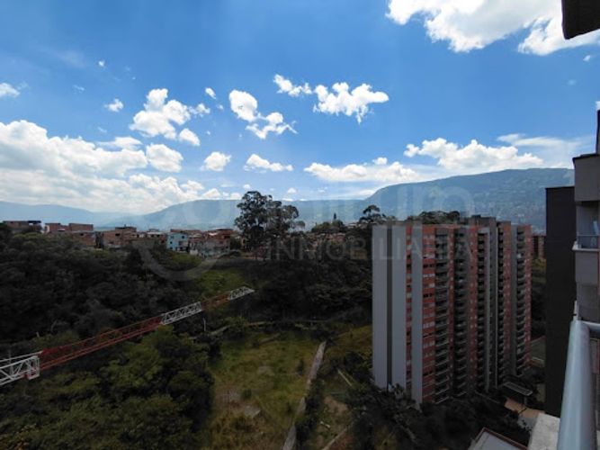 Apartamento de 2 alcobas en venta en Cristo Rey, Itagüí, 57 m² · foto 8 de 17