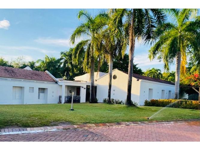 Casa de 5 alcobas en venta en Girardot, Girardot, 580 m² · foto 2 de 10