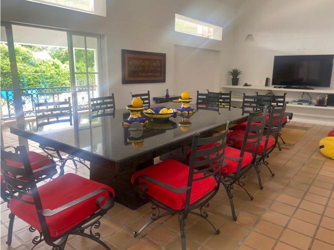 Casa de 5 alcobas en venta en Girardot, Girardot, 580 m² · foto 6 de 10