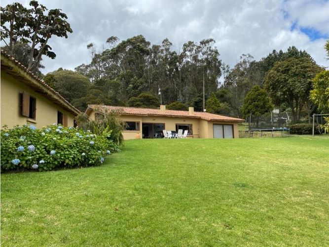 Casa de 4 alcobas en venta en Yerbabuena, Chía, 370 m² · foto 2 de 24
