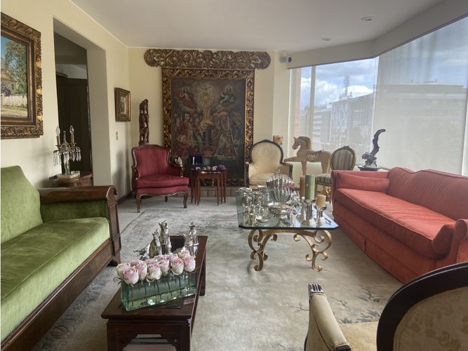 Apartamento de 3 alcobas en venta en La Carolina, Bogotá, 208 m² · foto 2 de 22