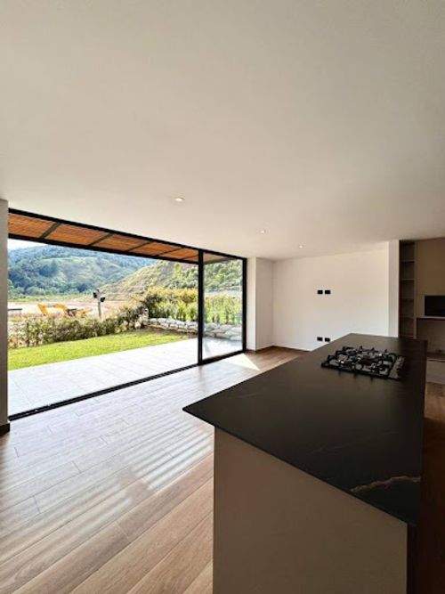 Casa de 3 alcobas en venta en Puente Pelaez, El Retiro, 186 m² · foto 2 de 19