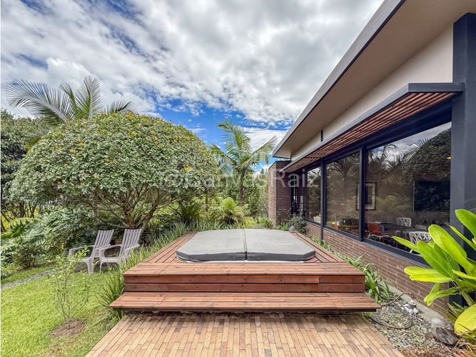 Casa de 4 alcobas en venta en Guamito, La Ceja, 372 m² · foto 3 de 24