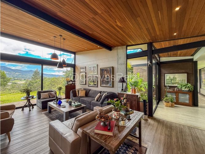 Casa de 4 alcobas en venta en Guamito, La Ceja, 372 m² · foto 4 de 24