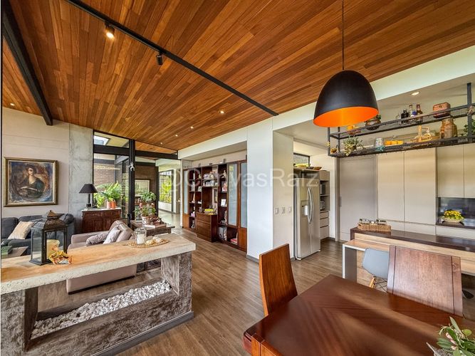 Casa de 4 alcobas en venta en Guamito, La Ceja, 372 m² · foto 9 de 24