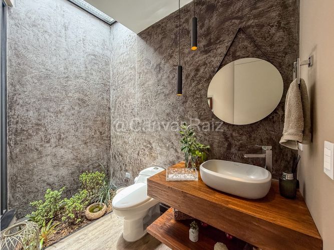 Casa de 4 alcobas en venta en Guamito, La Ceja, 372 m² · foto 13 de 24