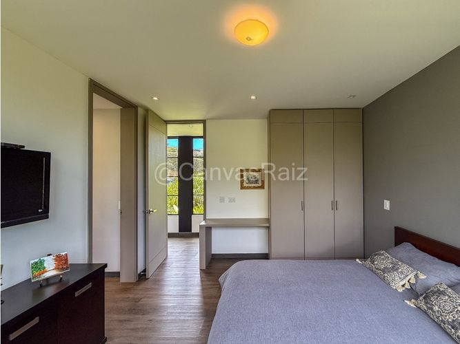 Casa de 4 alcobas en venta en Guamito, La Ceja, 372 m² · foto 17 de 24